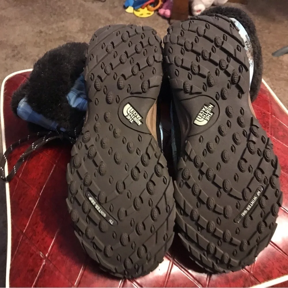 Youths The North Face Filles winter boots size 6 Excellent condition